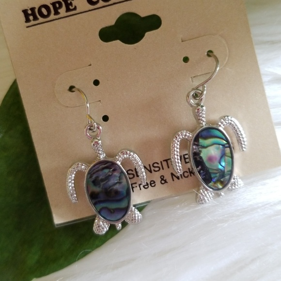 Silver/Abalone Turtle Earring - Picture 3 of 3